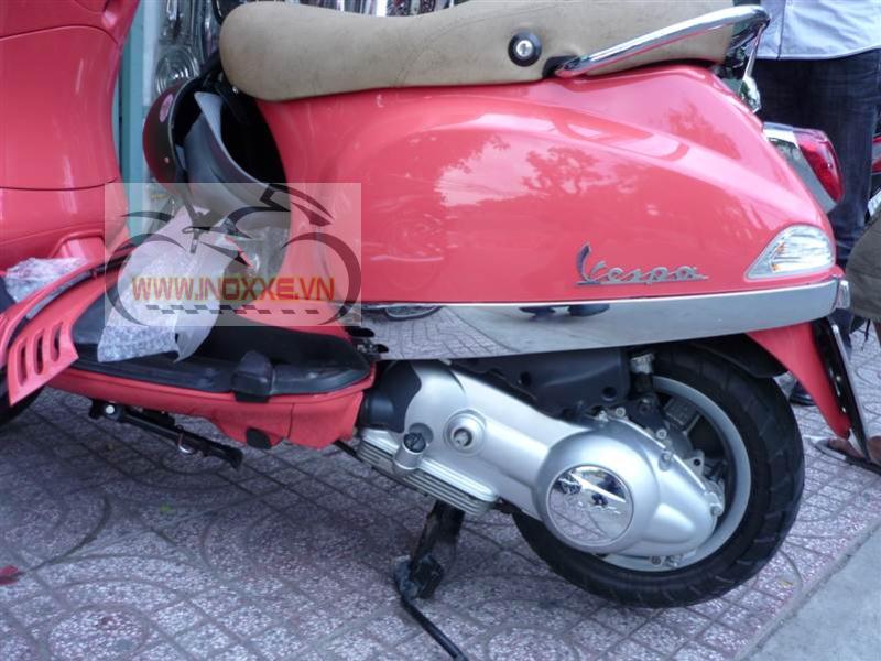 Phụ tùng inox xe Vespa LX-Ốp lốc máy